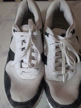 Nike Air max Men’s White and Black Mesh Lace-Up Sneakers